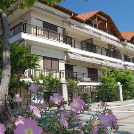 Melachrini Apartments Vrasná Rum bild