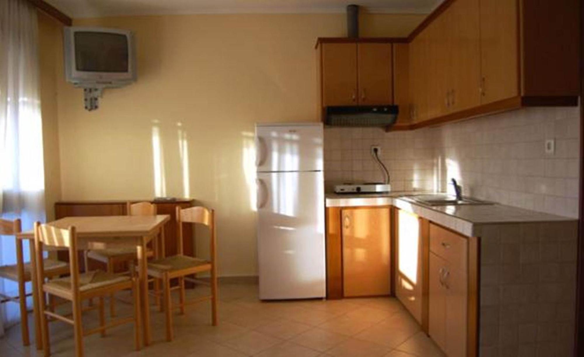 Melachrini Apartments Vrasná Rum bild