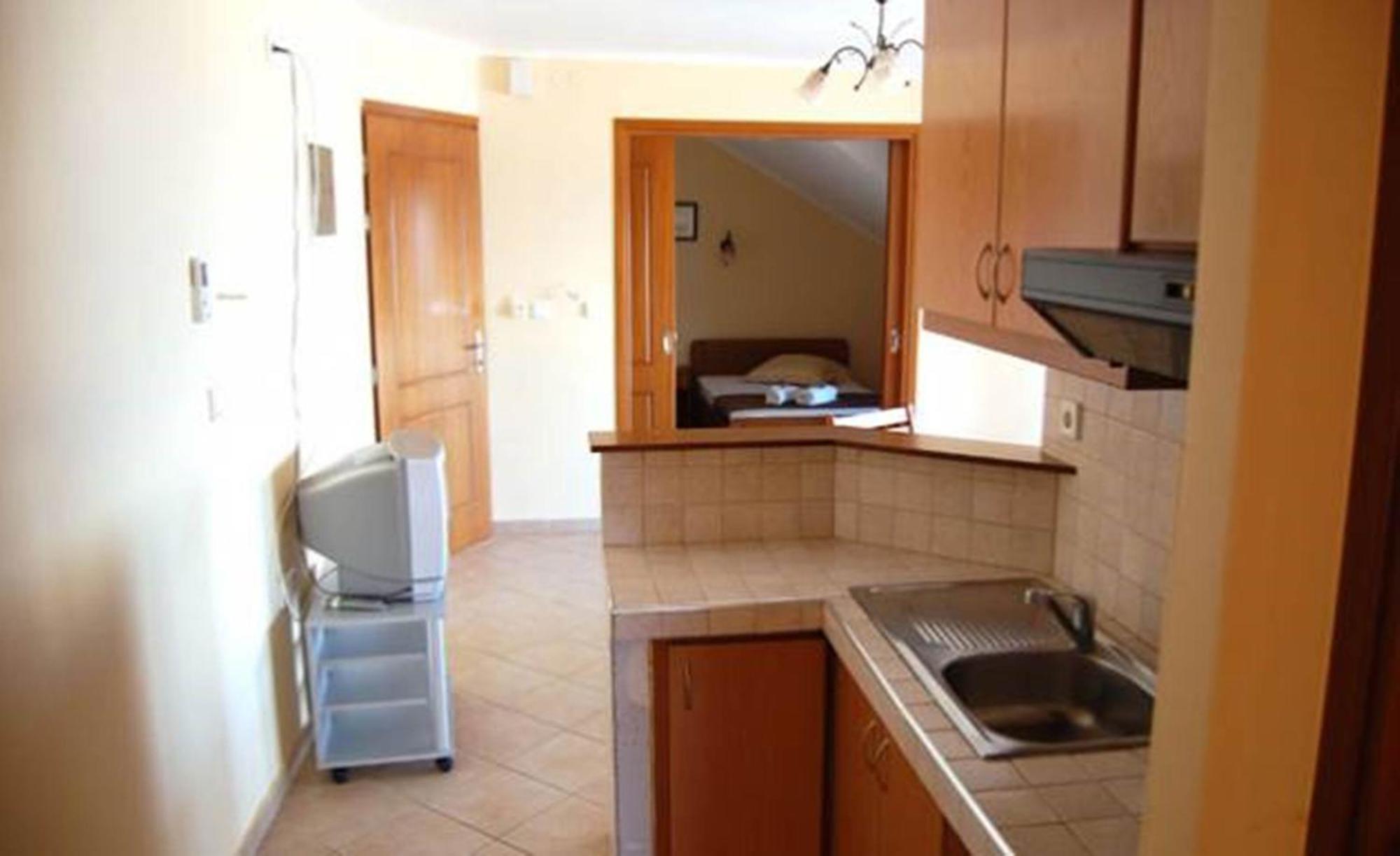 Melachrini Apartments Vrasná Rum bild