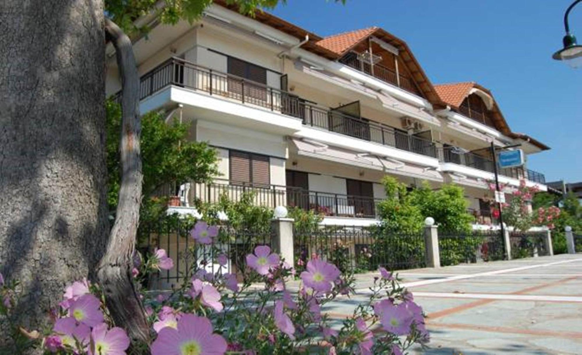 Melachrini Apartments Vrasná Rum bild